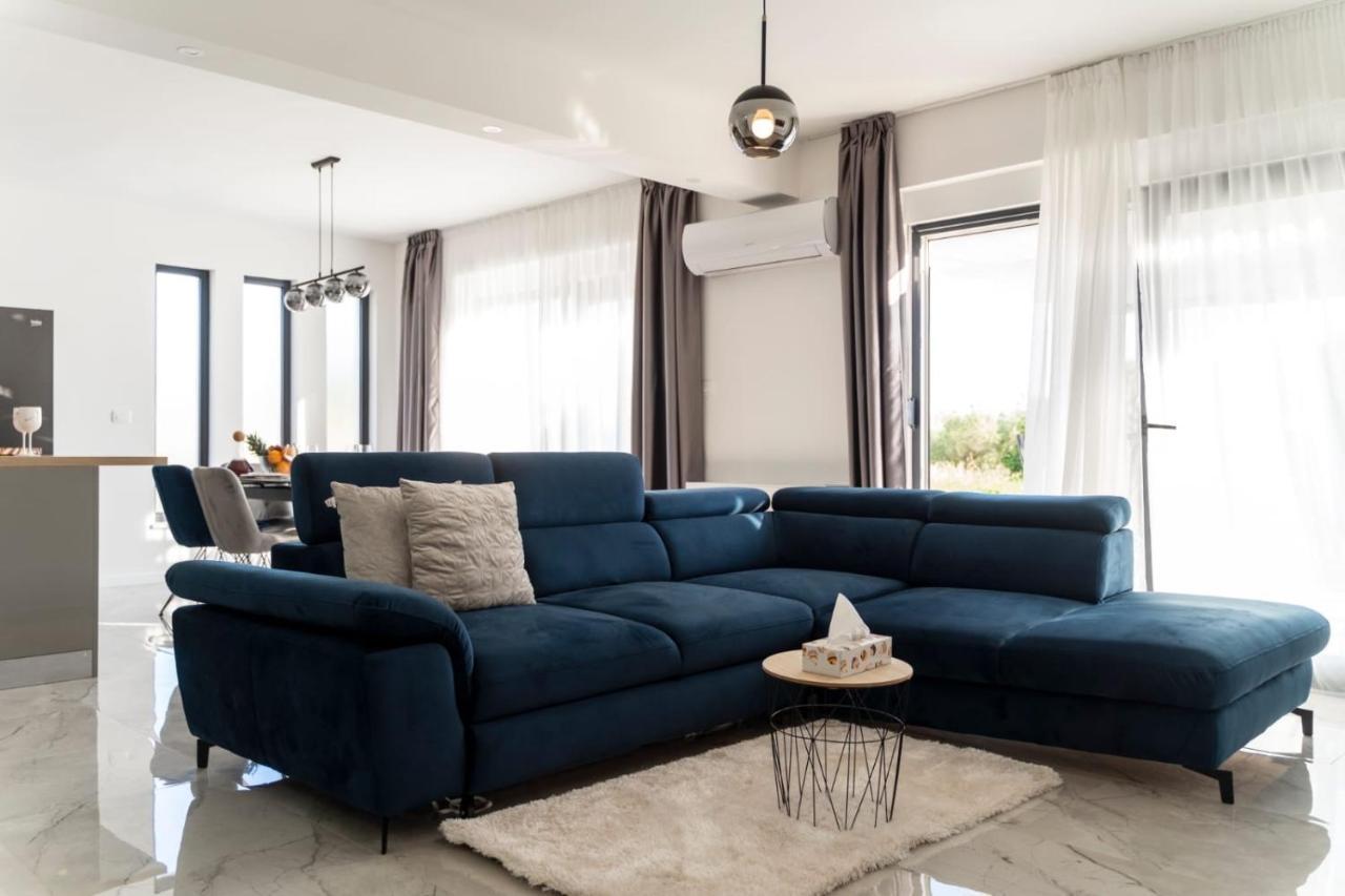 Carmen Apartment *