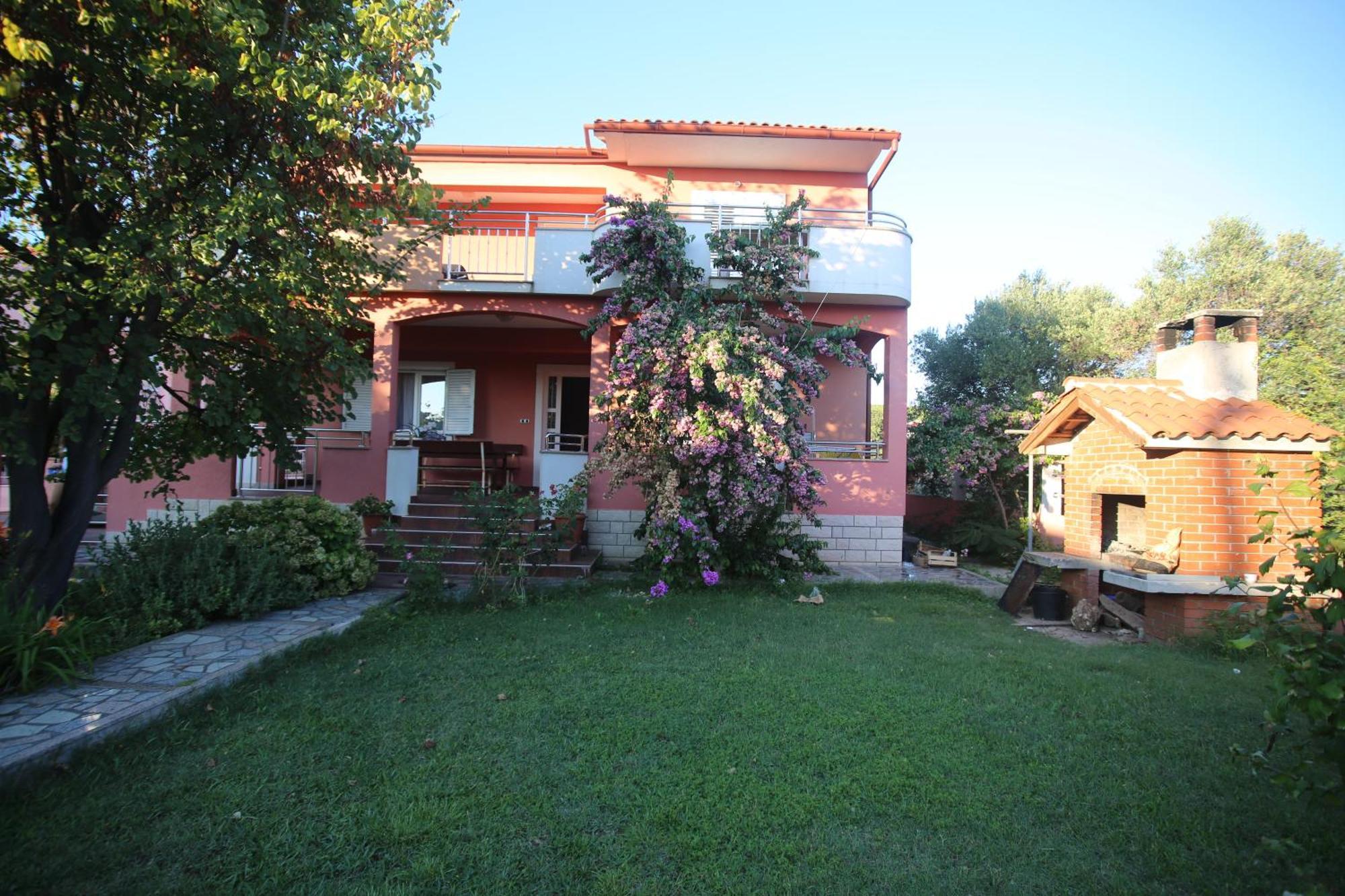 Carmen Apartment *